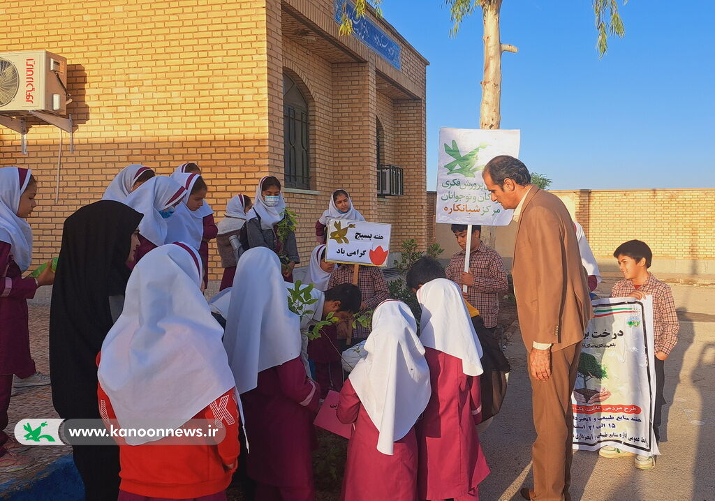 اعضا کانون پرورش فکری مرکز شبانکاره به نام شهدا نهال کاشتند اعضا کانون پرورش فکری مرکز شبانکاره به نام شهدا نهال کاشتند