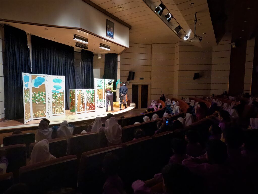 نمایش «کلوچه های خدا» در سینما کودک مجتمع آفرینش بندرعباس به روی صحنه رفت