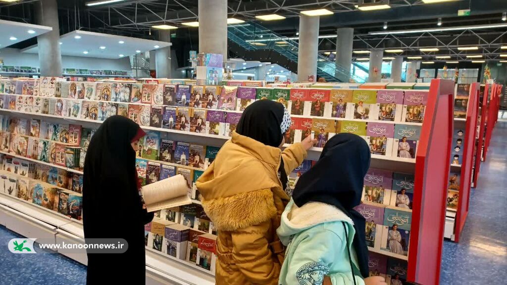 اعضای کتابخوان کانون پرورش فکری از باغ کتاب بازدید کردند