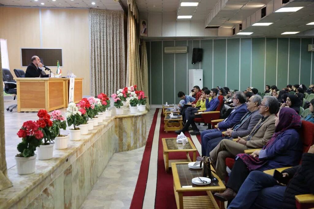 اعضای کانون با صاحبان قلم و اندیشه همنشین شدند