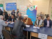 برپایی میز خدمت و دیدار چهره به چهره مدیر کل کانون زنجان با مردم