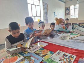 اهدای بیش از ۱۰۰۰ جلد کتاب به مدارس روستایی استان