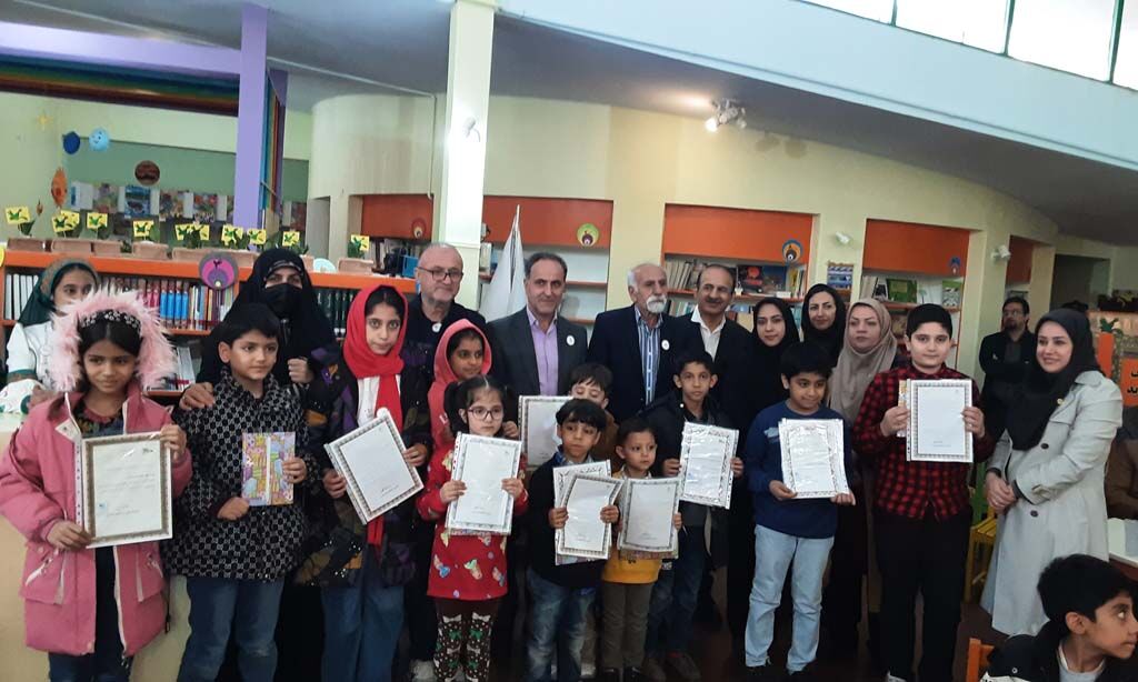 دورهمی اعضای قدیمی در قدیمیترین مرکز کانون کرج/ تجلیل از خانوادهی شهید غلامحسین قهرمانی