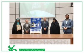 تقدیر از مربی مسئول کانون خوزستان در آئین اختتامیه چهارمین جایزه کتاب خوزستان