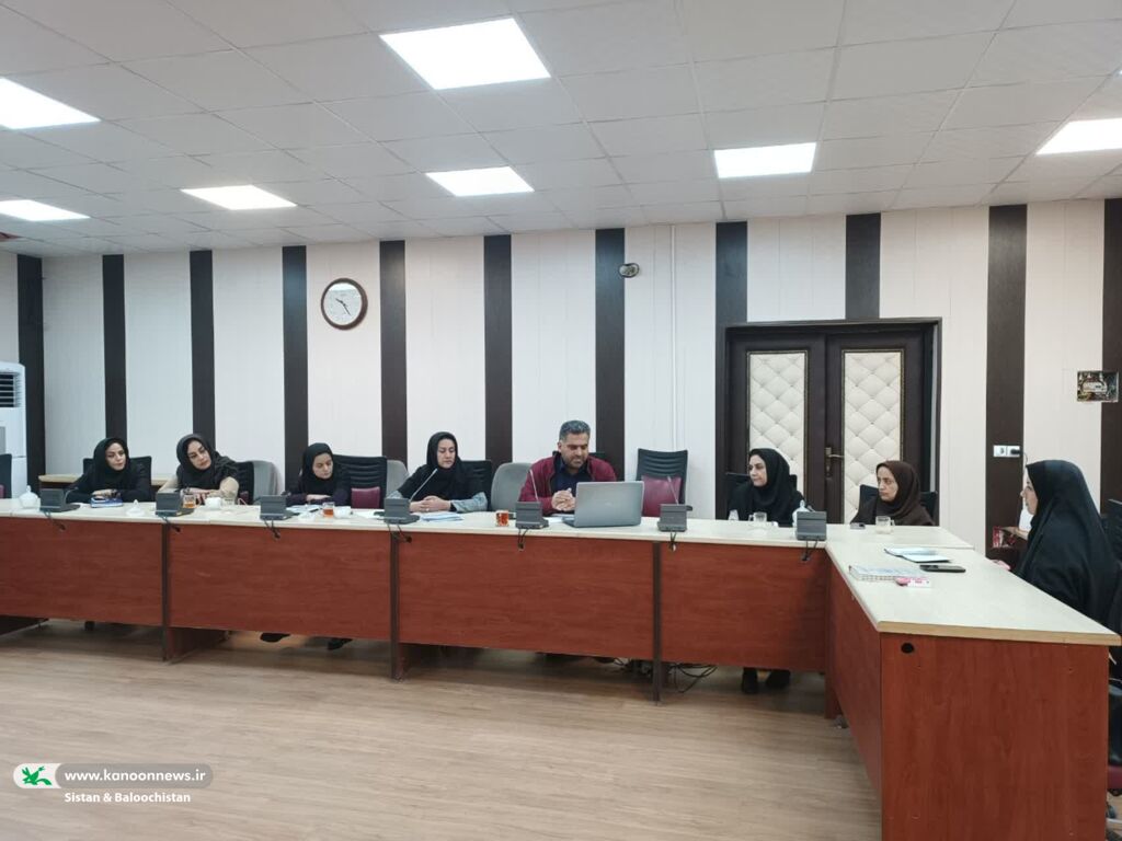 جلسه مدیرکل کانون سیستان و بلوچستان با مربی- مسئولان مراکز استان خروجی فعالیتهای کانون پرورش فکری کودکان و نوجوانان «تربیت نیروی انسانی» است