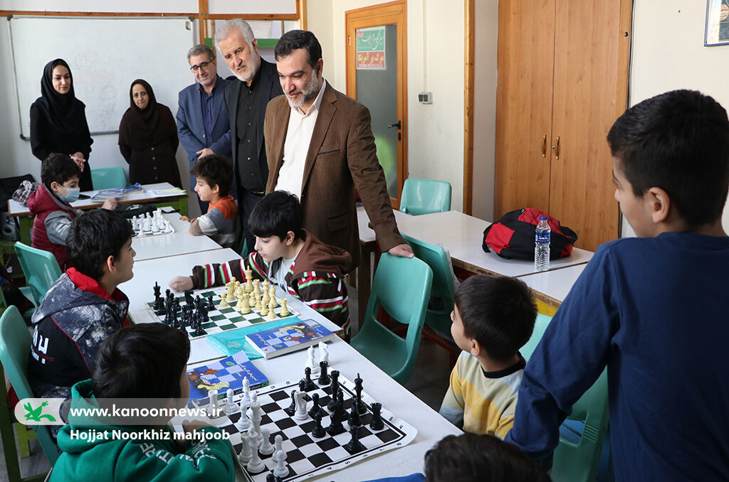 مربی و قصهگو هستم