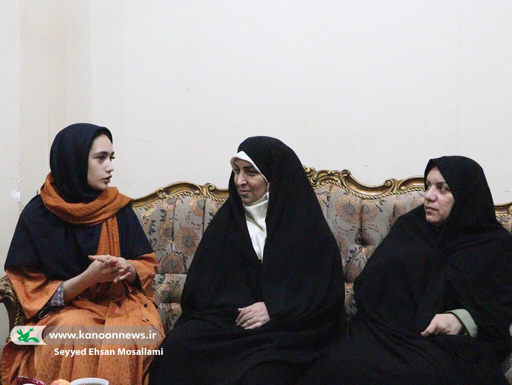 مدیرکل آفرینشهای فرهنگی کانون در منزل استعداد ادبی باشگاه قاف حضور یافت