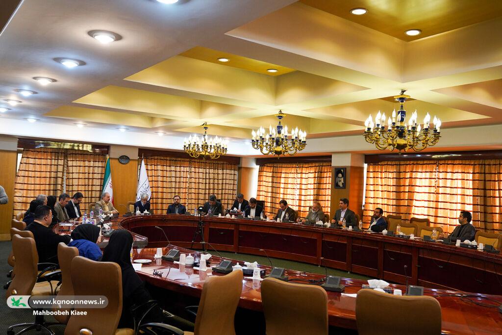 تفاهمنامه همکاری فرهنگستان زبان و ادب فارسی با کانون پرورش فکری امضا شد