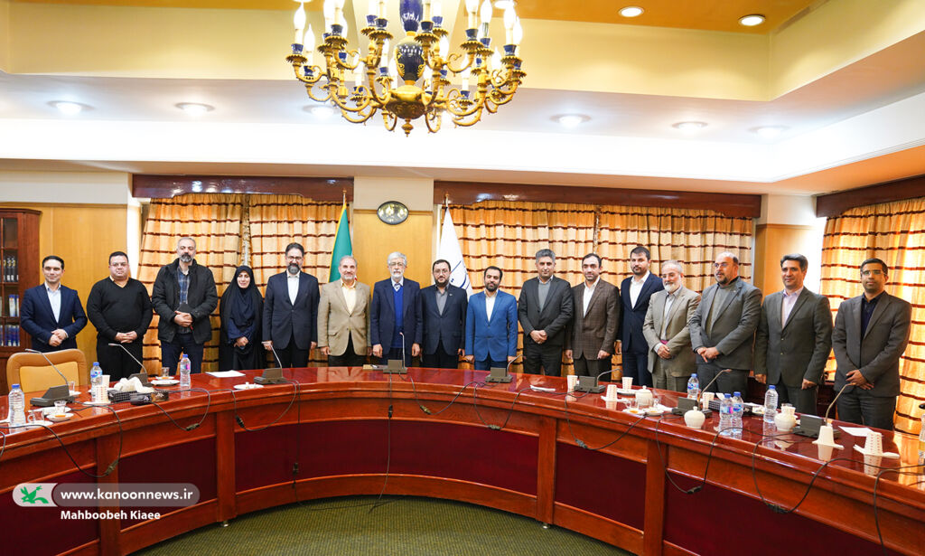 تفاهمنامه همکاری فرهنگستان زبان و ادب فارسی با کانون پرورش فکری امضا شد