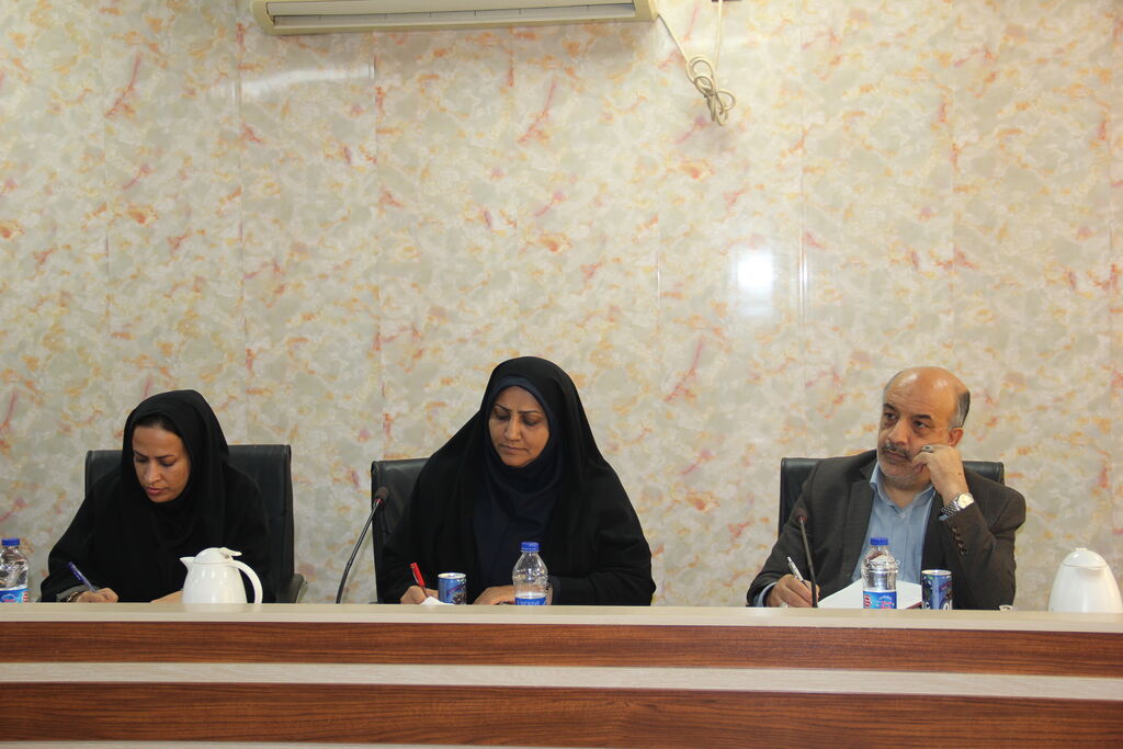 گسترش و توسعه فعالیت های کتابخانه های سیار روستایی کانون هرمزگان