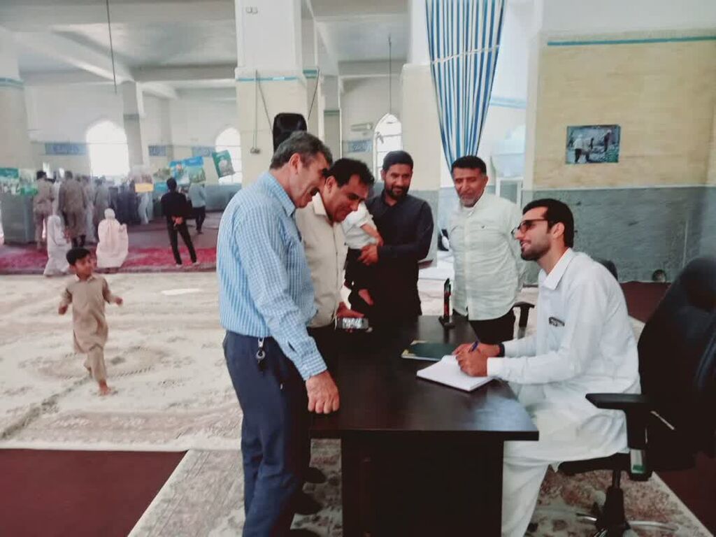 برپایی میزخدمت کانون پرورش فکری شهرستان جاسک در پایگاه نمازجمعه