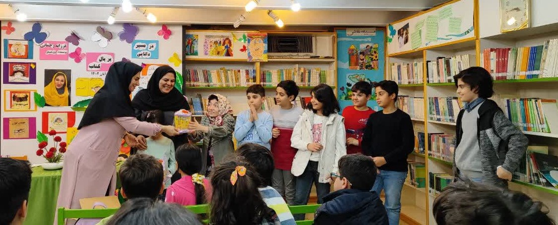 فرزانه رحمانی میهمان جشن کتاب «در مسیر دانایی بر بال کتاب»