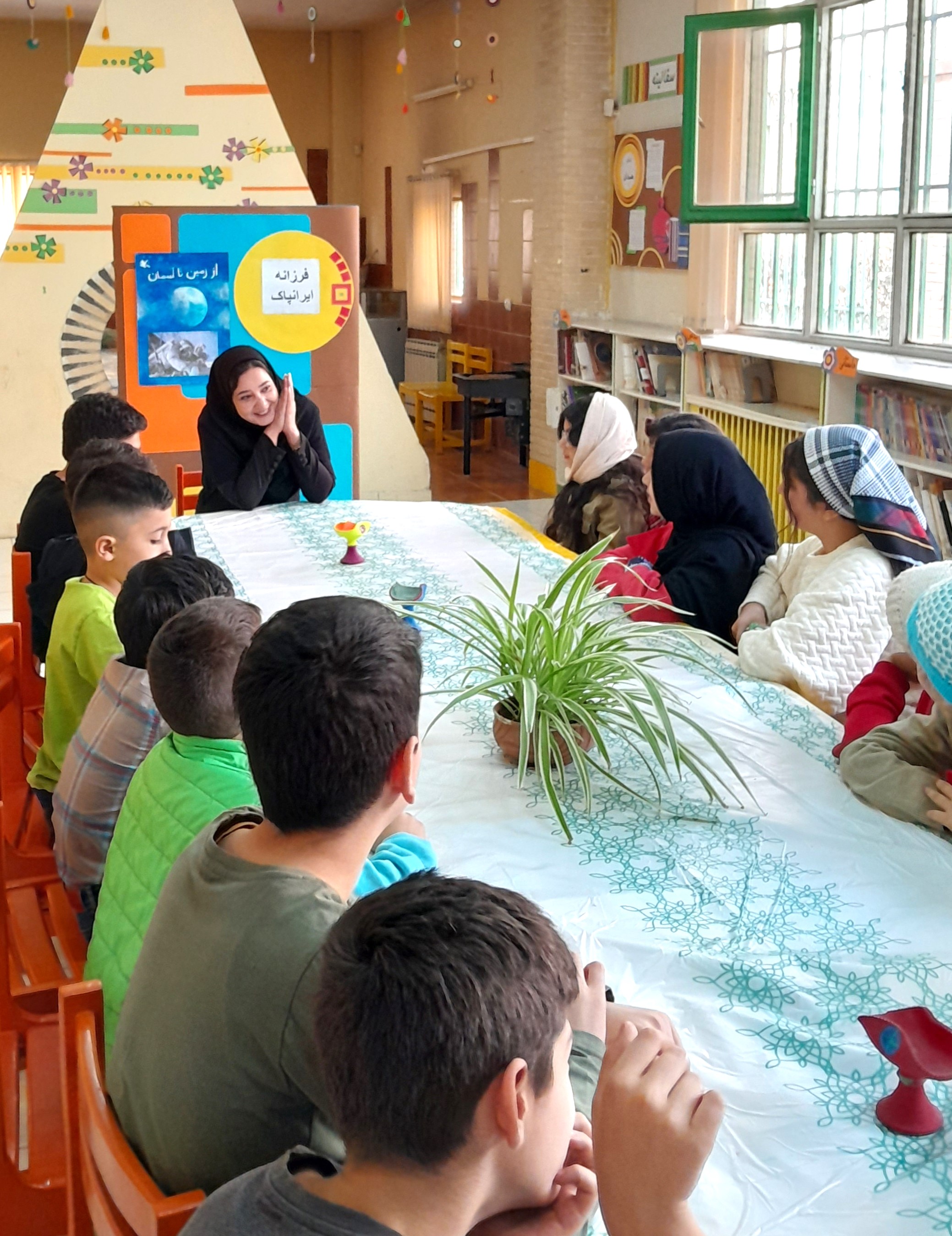 فرزانه ایرانپاک نویسنده کتاب «از زمین تا آسمان»