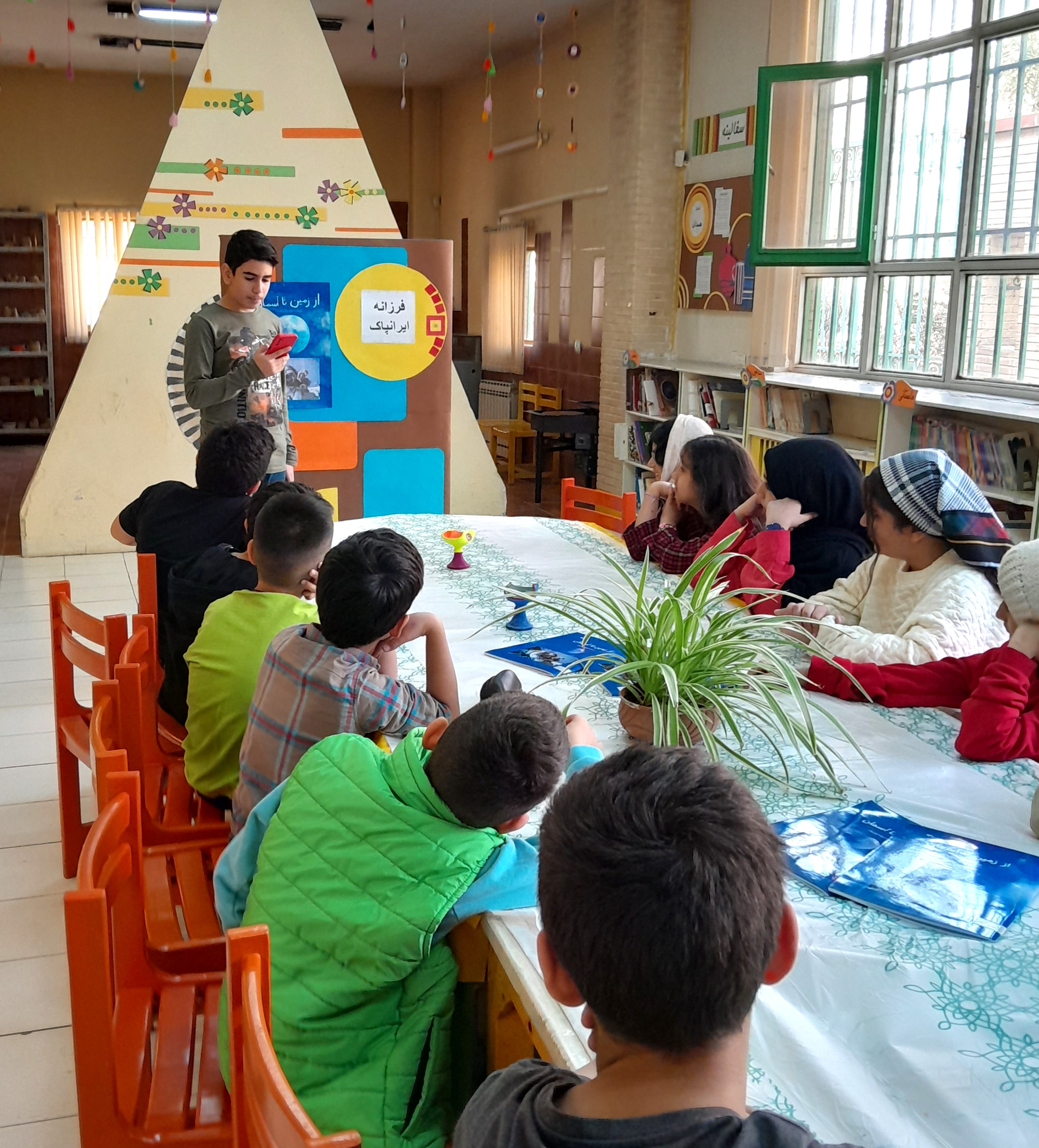 فرزانه ایرانپاک نویسنده کتاب «از زمین تا آسمان»