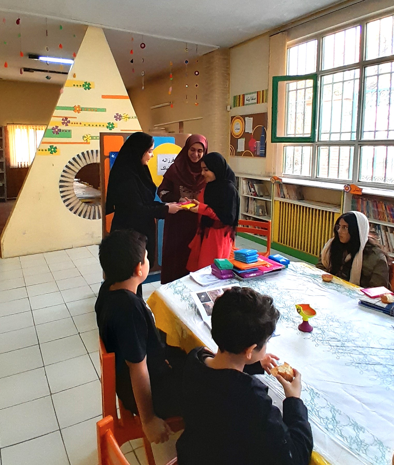 فرزانه ایرانپاک نویسنده کتاب «از زمین تا آسمان»