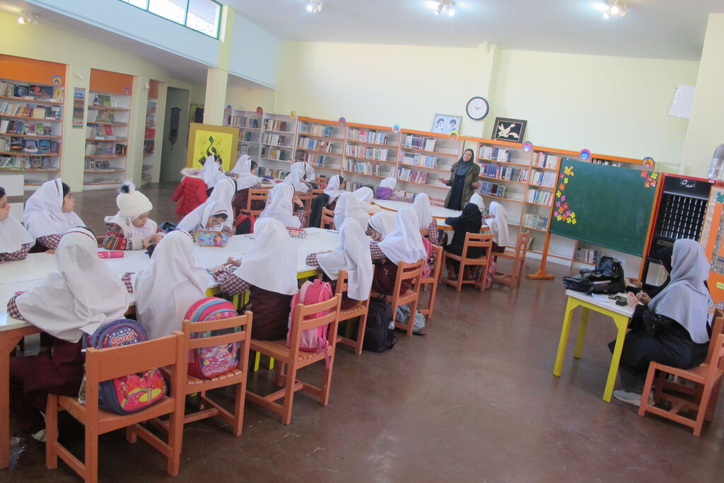 طرح کانون مدرسه در مرکز شماره ۱ کانون کرج / دانش آموزان در پویش«فاطمه شناسی» شرکت می‌کنند