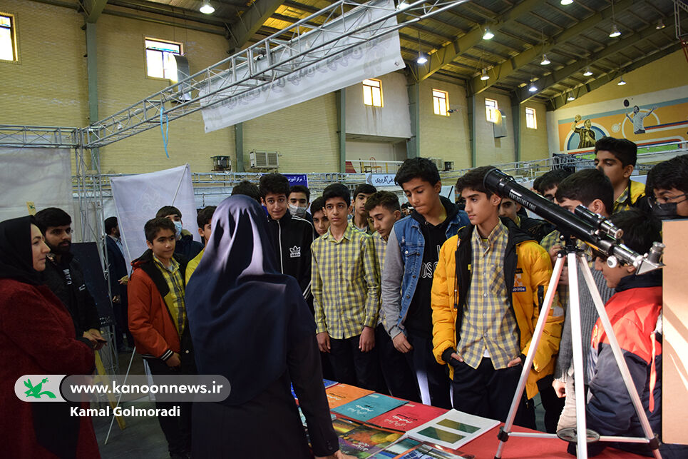 غرفه علمی کانون پرورش فکری در دانشگاه لرستان