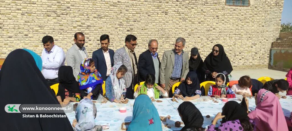 اجرای ویژه برنامه «کیمیای خاک» در مرکز فرهنگیهنری هیرمند(سیستان و بلوچستان)