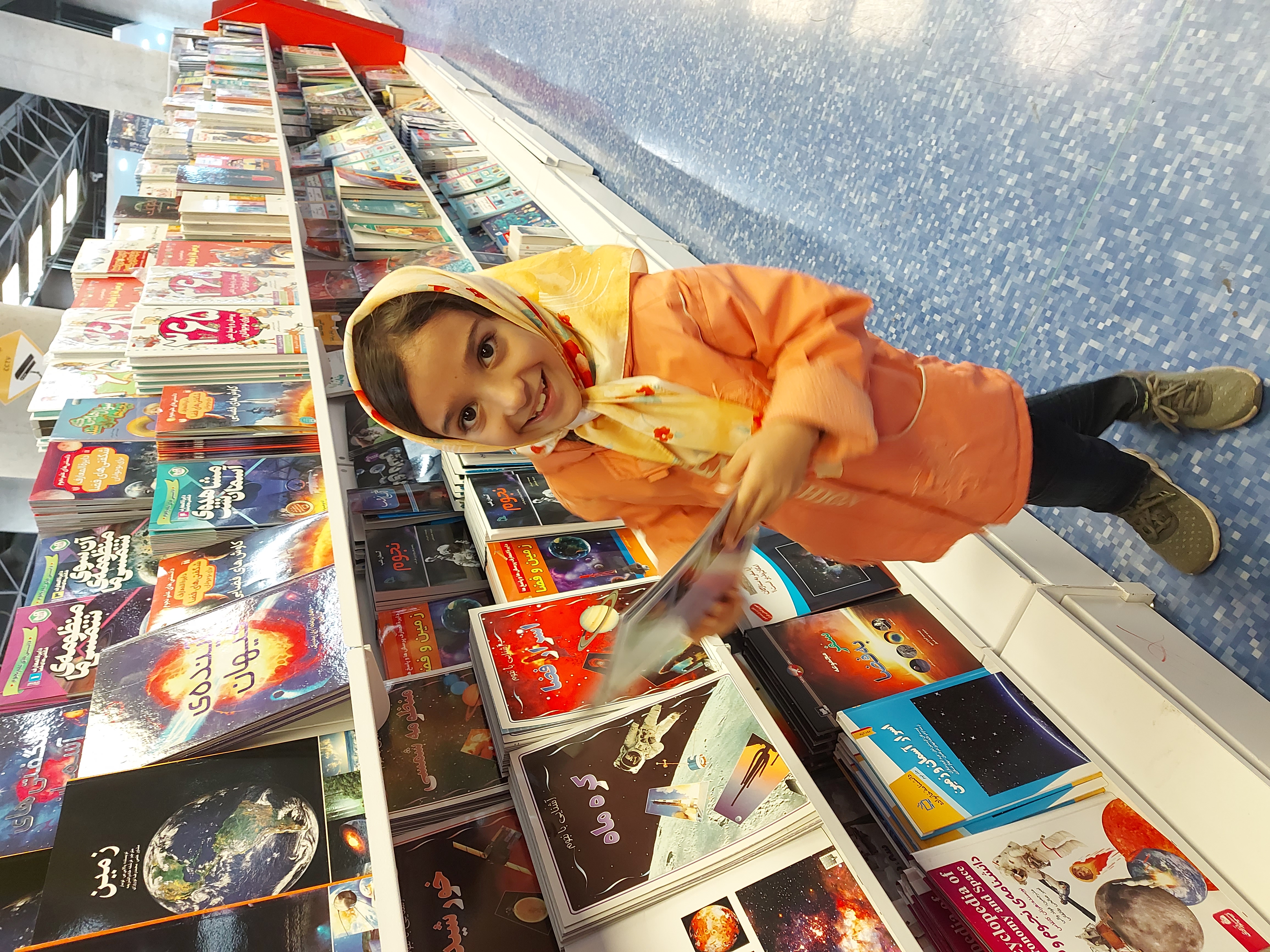 هفته کتاب و کتابخوانی در مرکز شماره ۱۵