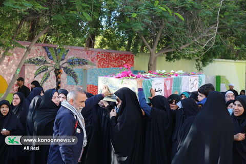 استقبال کارکنان کانون استان بوشهر همگام با دیگر اقشار از شهدای گمنام