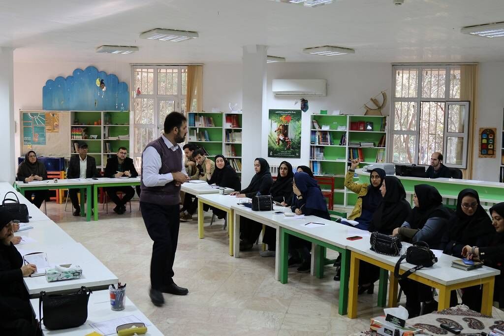 دوره آموزش فلسفه برای کودکان در کانون پرورش فکری مازندران