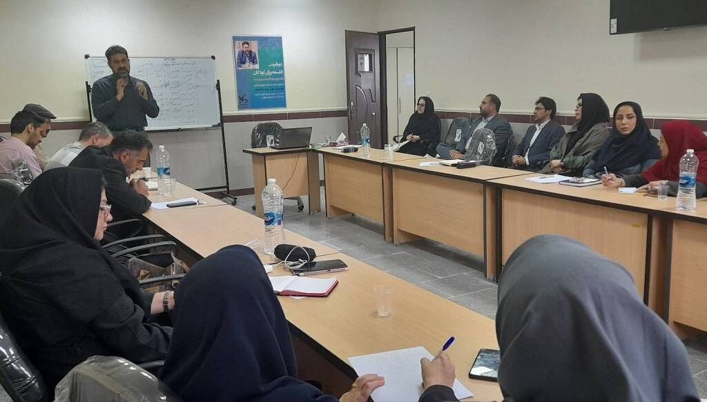 دوره آموزش فلسفه برای کودکان در کانون پرورش فکری مازندران