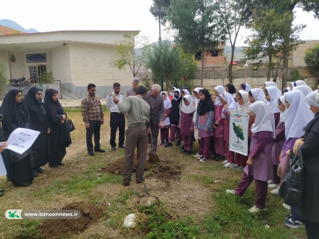 مشارکت کانون گالیکش در اجرای طرح مردمی کاشت یک میلیارد درخت در کشور مشارکت کانون گالیکش در اجرای طرح مردمی کاشت یک میلیارد درخت در کشور