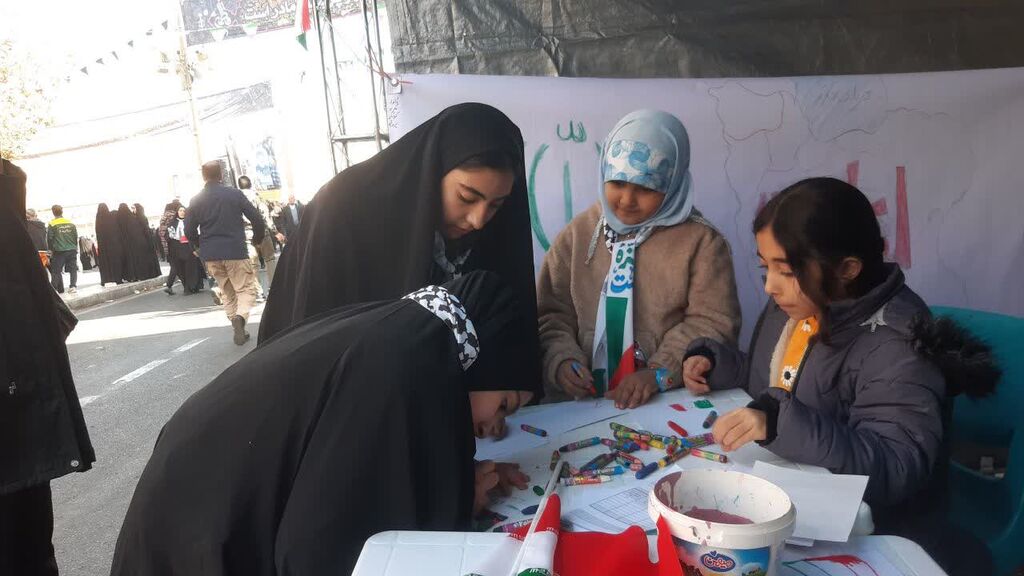 برپایی غرفه کانون البرز در مراسم استقبال از رییس جمهور در کرج