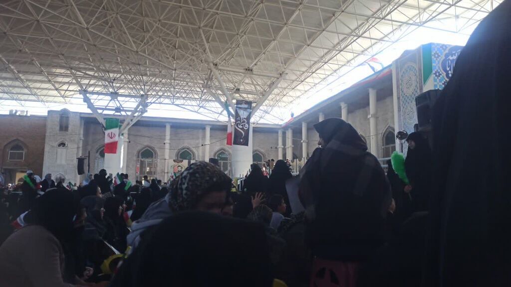 برپایی غرفه کانون البرز در مراسم استقبال از رییس جمهور در کرج