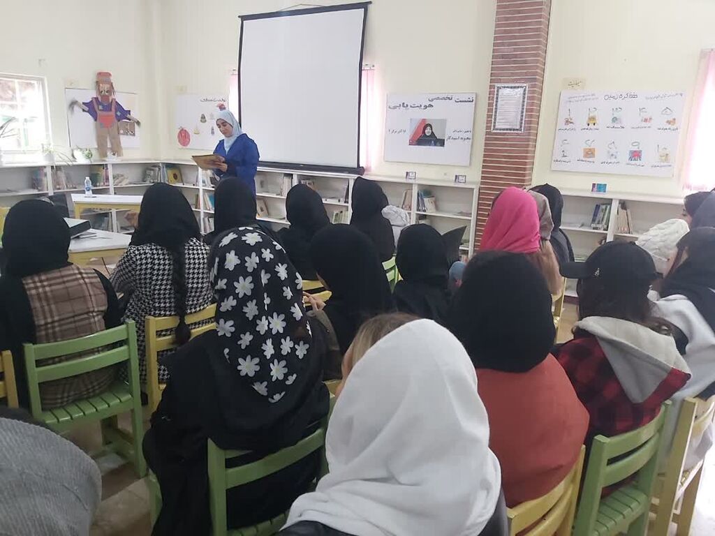 برگزاری نشست تخصصی«هویت یابی» در مرکز شماره ۴ کانون کرج