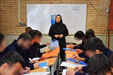 برگزاری کارگاههای هنری ویژهی مددجویان کانون اصلاح و تربیت فردیس