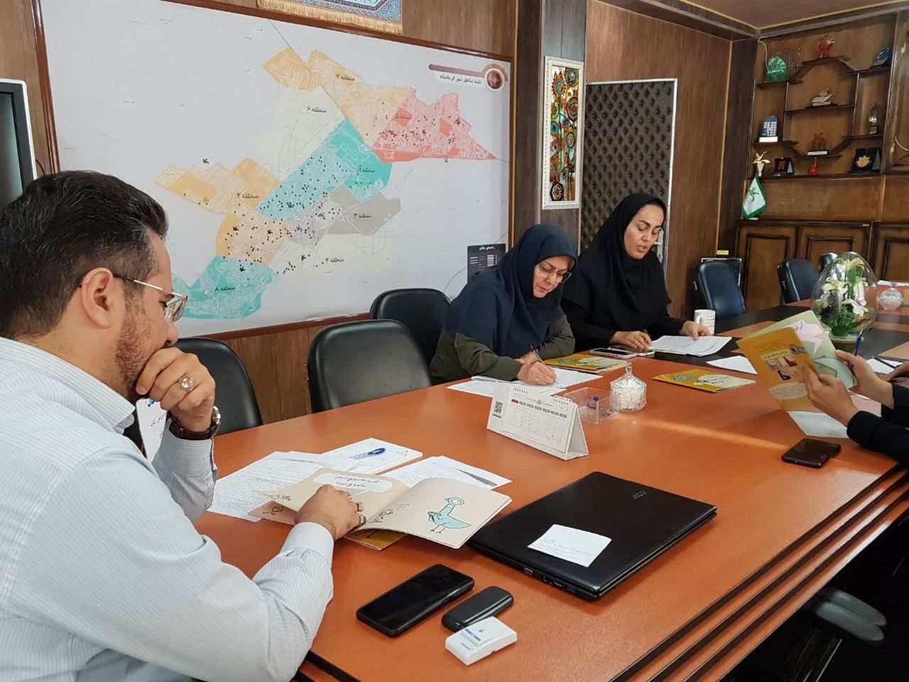 در صمیمانه با کتاب کانون کرمانشاه، کبوتر ساندویچ پیدا میکند!