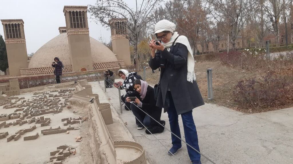 اردوی هنری عکاسی اعضای دختر مراکز کانون  در بوستان «ایران کوچک کرج»