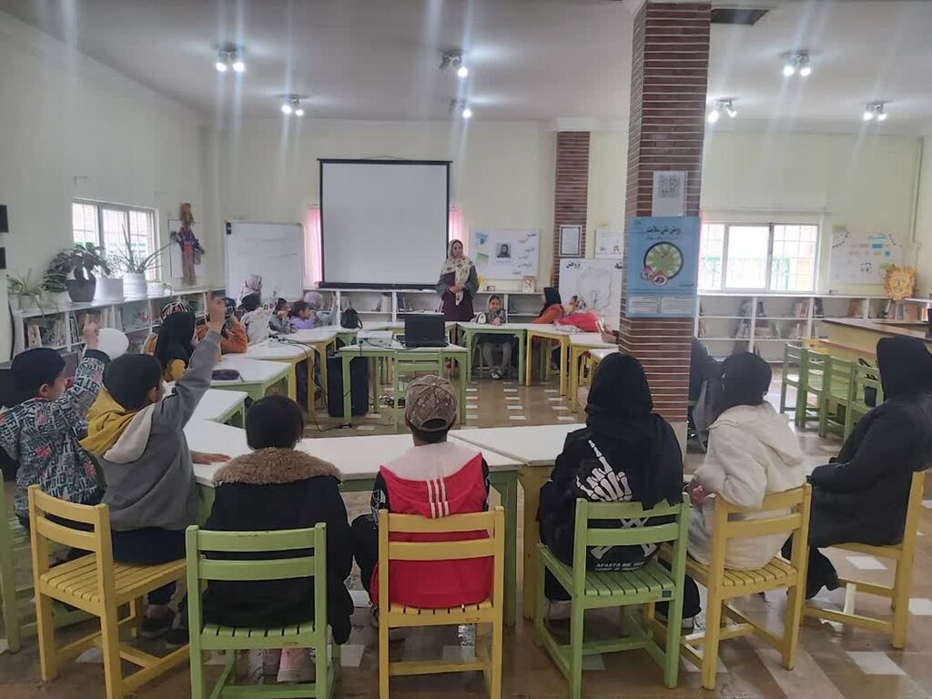 ویژه برنامه پژوهشی در مرکز 4 کانون کرج ویژه برنامهی «کشفهای کوچک، لذتهای بزرگ» در مرکز شمارهی ۴ کانون کرج