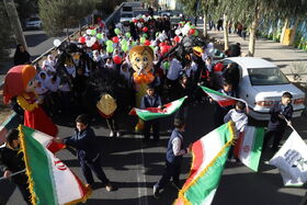 کاروان شادپیمایی دانش‌آموزان در یزد همزمان با جشنواره قصه‌گویی