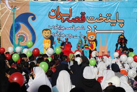 کاروان شادپیمایی دانش‌آموزان یزدی در پایتخت قصه‌گویی ایران به راه افتاد