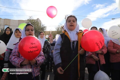 کاروان شادپیمایی دانش‌آموزان یزدی در پایتخت قصه‌گویی ایران