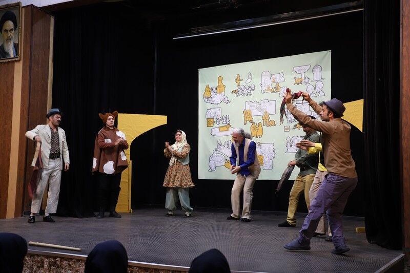 اجرای نمایش «لوطیان مرد رند» در سالن نمایش کانون استان قزوین