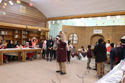اجرای برنامه های فرهنگی و هنری ویژه کودکان کار و موسسه های خیریه به مناسبت شب یلدا در قاب تصویر
