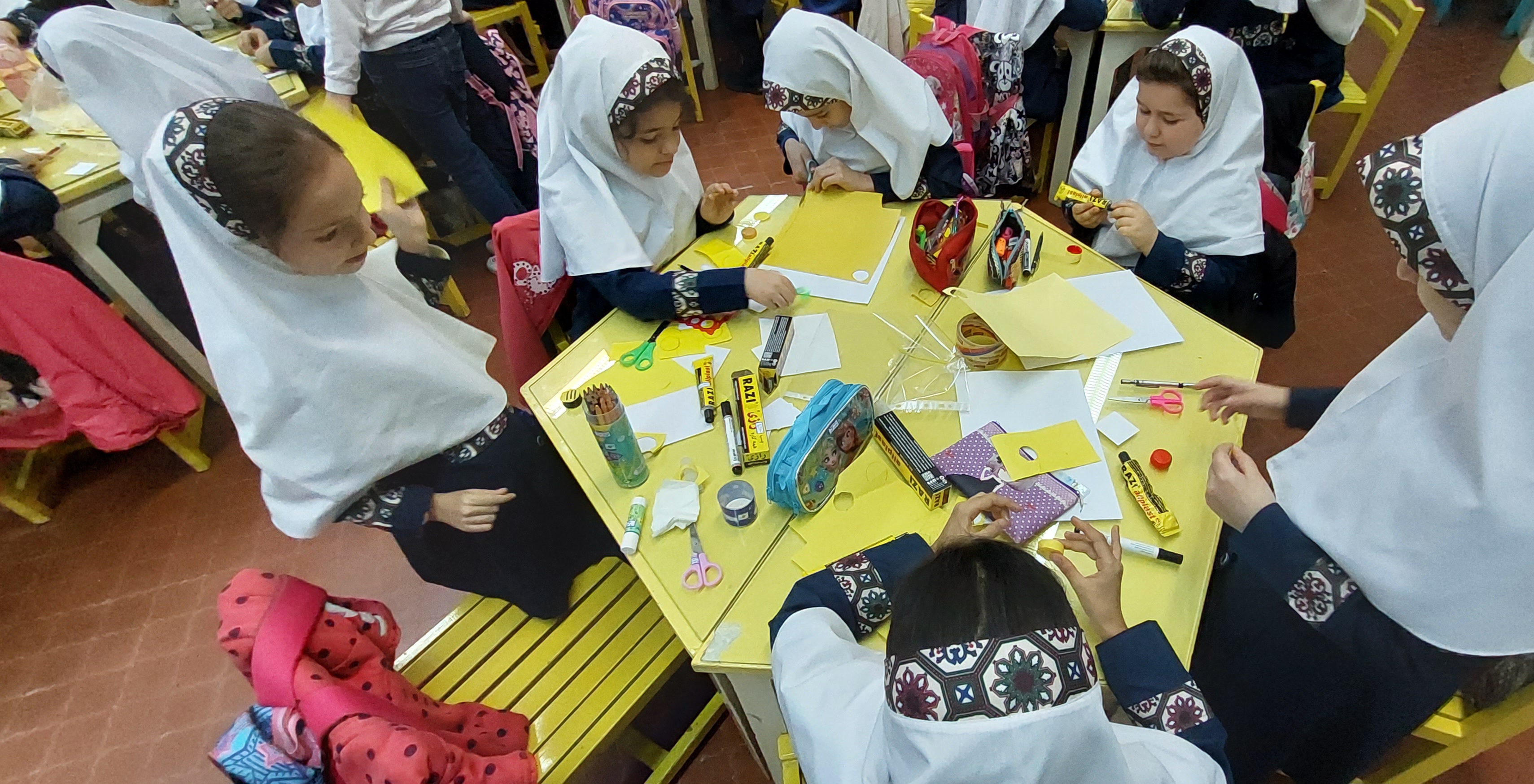 زنبور عسل همراه برنامههای  هفته پژوهش مرکز فرهنگی هنری شماره ۱۴