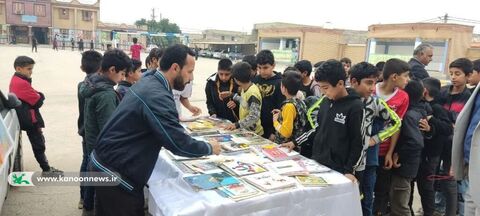 اعزام کتابخانه سیار کانون خوزستان به مناطق کم برخوردار شهرستان هویزه