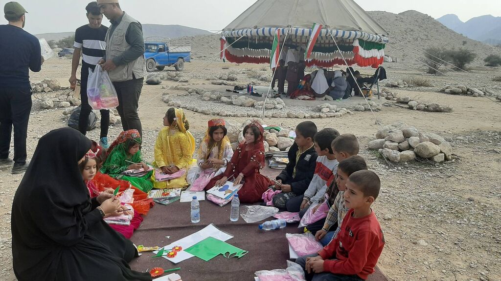 مشارکت کانون پرورش فکری کودکان و نوجوانان خنج در چهارمین اردوی کتابخانه عشایر در منطقه عشایری چاه کاظمی