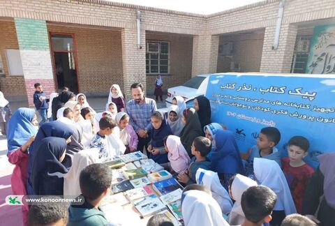 سفر کتابخانه سیار کانون خوزستان به روستای رستمیه آبادان