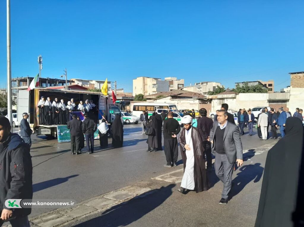 حضور کامیونت نمایش سیار کانون در مراسم ۹دی