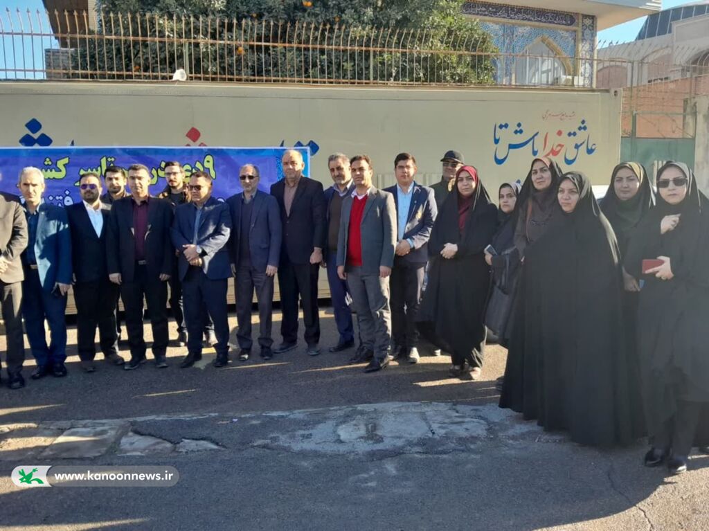 حضور کامیونت نمایش سیار کانون در مراسم ۹دی