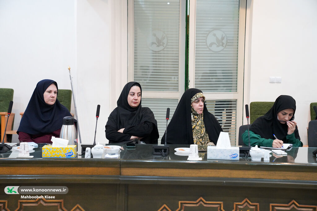 نشست «بررسی ضرورت انعکاس وقایع تاریخی در کتابهای کودک و نوجوان» برگزار شد