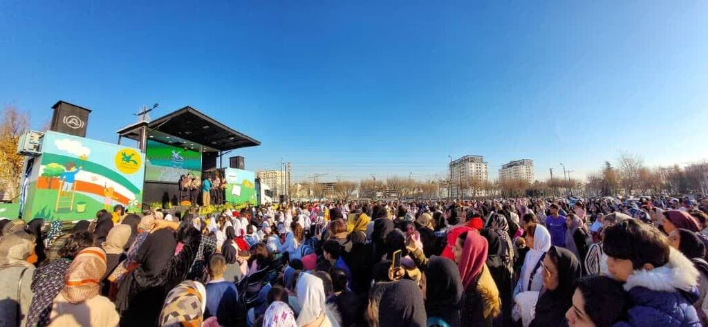 تماشاخانه سیار کانون میهمان کودکان استان البرز شد