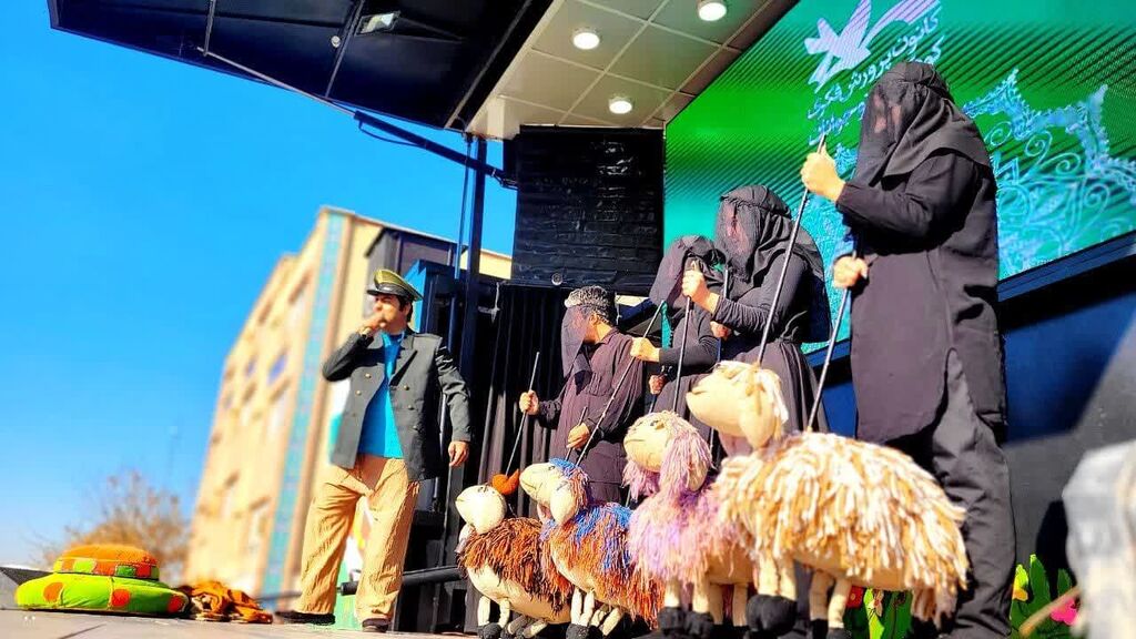 تماشاخانه سیار کانون میهمان کودکان استان البرز شد