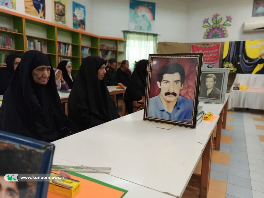 تجلیل از مادران و همسران شهدا در کانون آزادشهر