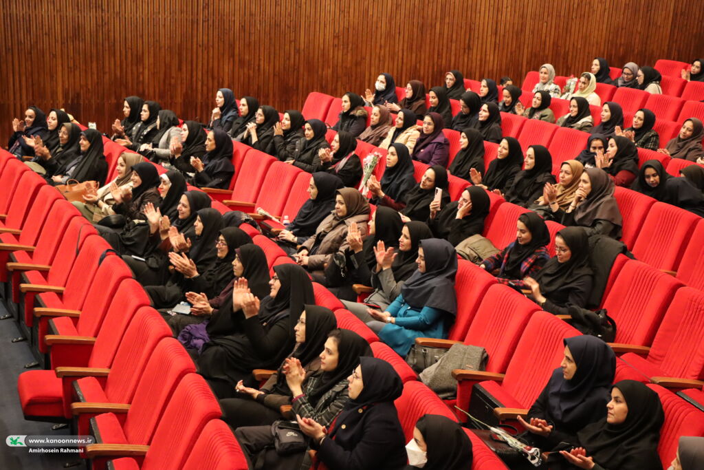 آیین جشن میلاد کوثر محمدی در ساحت نورانی مهتاب مراسم گرامیداشت میلاد حضرت زهرا(س) با عنوان «ساحت مهتاب» برگزار شد